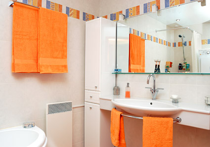 Mode warna sesuai bahan gambar kamar mandi