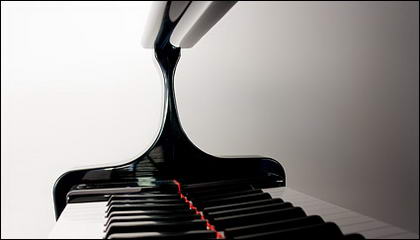 きれいなピアノの鍵盤の画像素材
